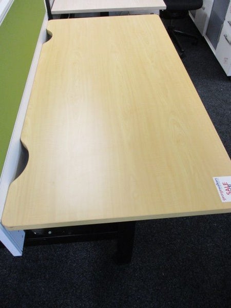 1.6m Straight Desk Maple Top