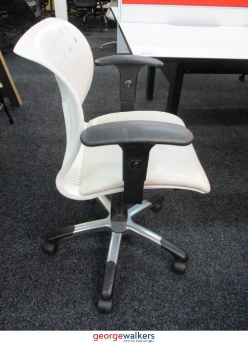 Chair - Meeting Room Chair - Countoured Back - White