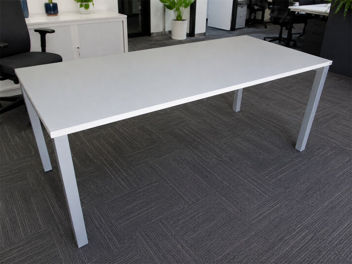 PR6724  White  Desk 1.8M