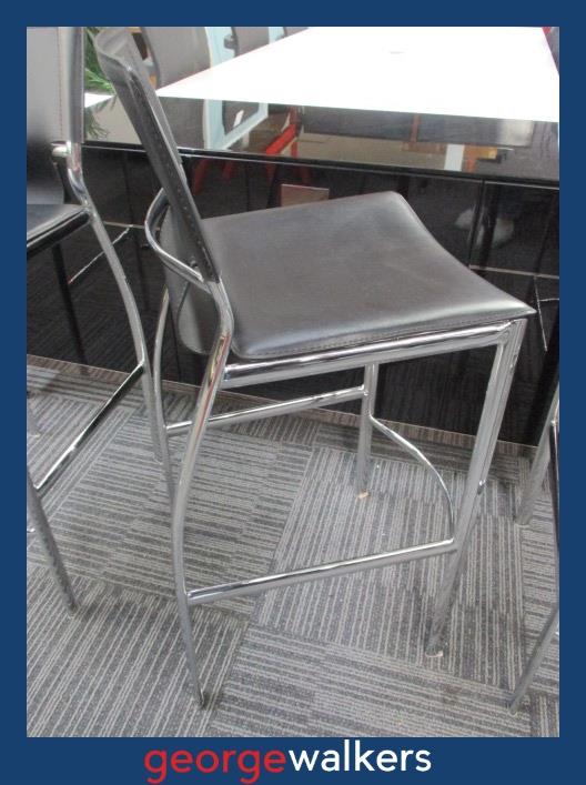 BARSTOOL – BLACK LEATHERETTE – CHROME FRAME – 70CM – PR6950