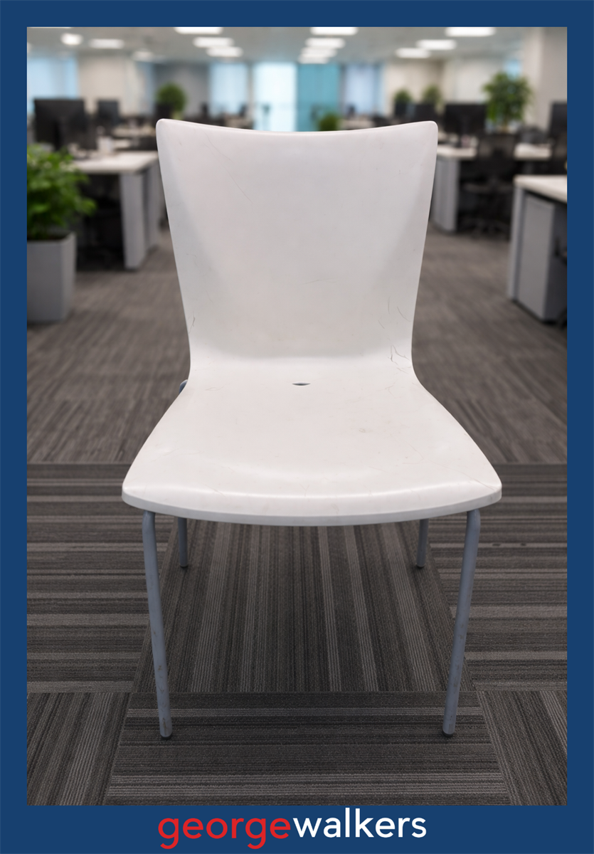 PR4769 - White Outdoor Chair