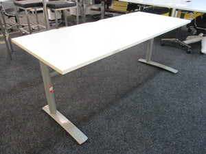 1800 Straight Desk Metal Legs White