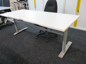 1800 Straight Desk Metal Legs White