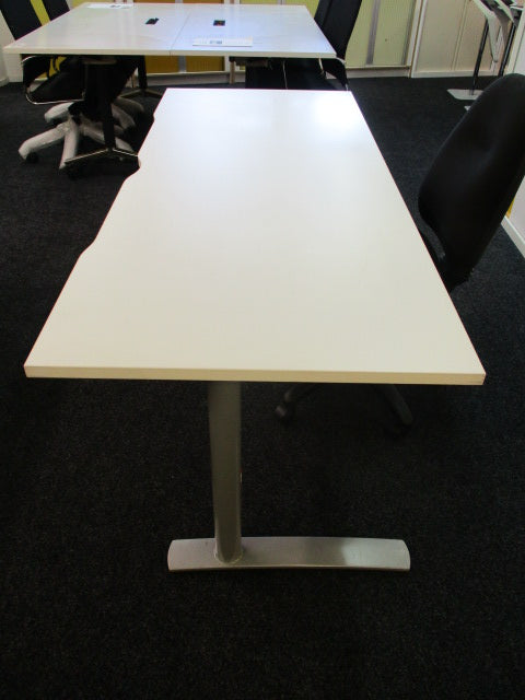 1800 Straight Desk Metal Legs White